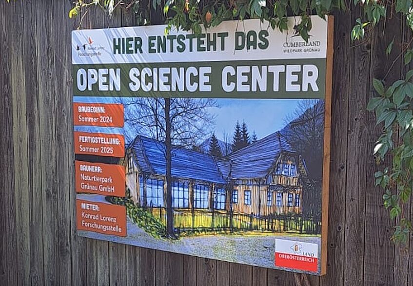 Tafel mit dem Hinweis, das hier ein Open Science Center entsteht