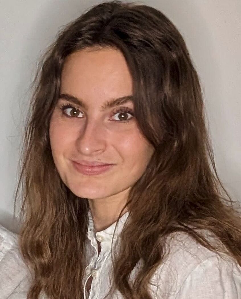 portrait of a woman, long brown hair